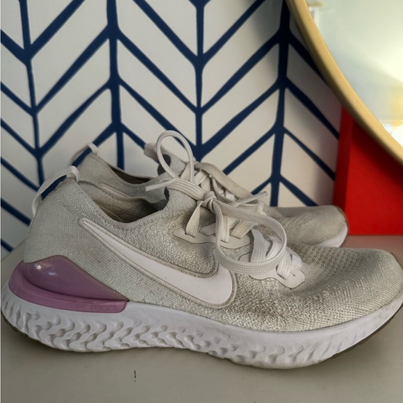 Nike Epic React Flyknit Sneakers White/White pink foam SIZE: 7 - Picture 4 of 4